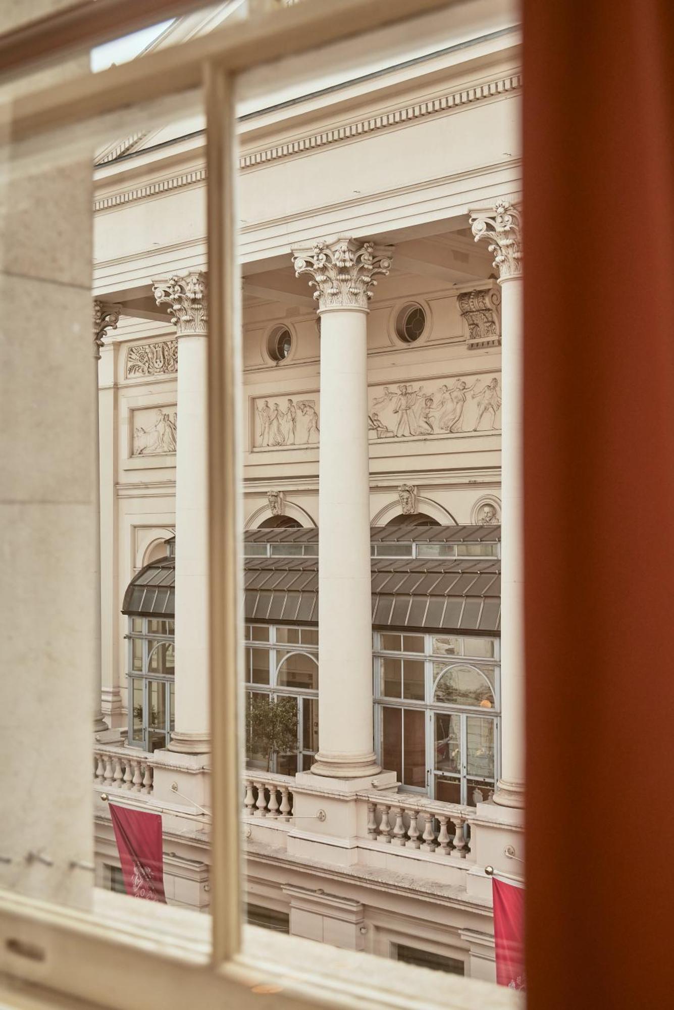 Hotel Nomad Londra Esterno foto The interior of the National Museum of Natural History