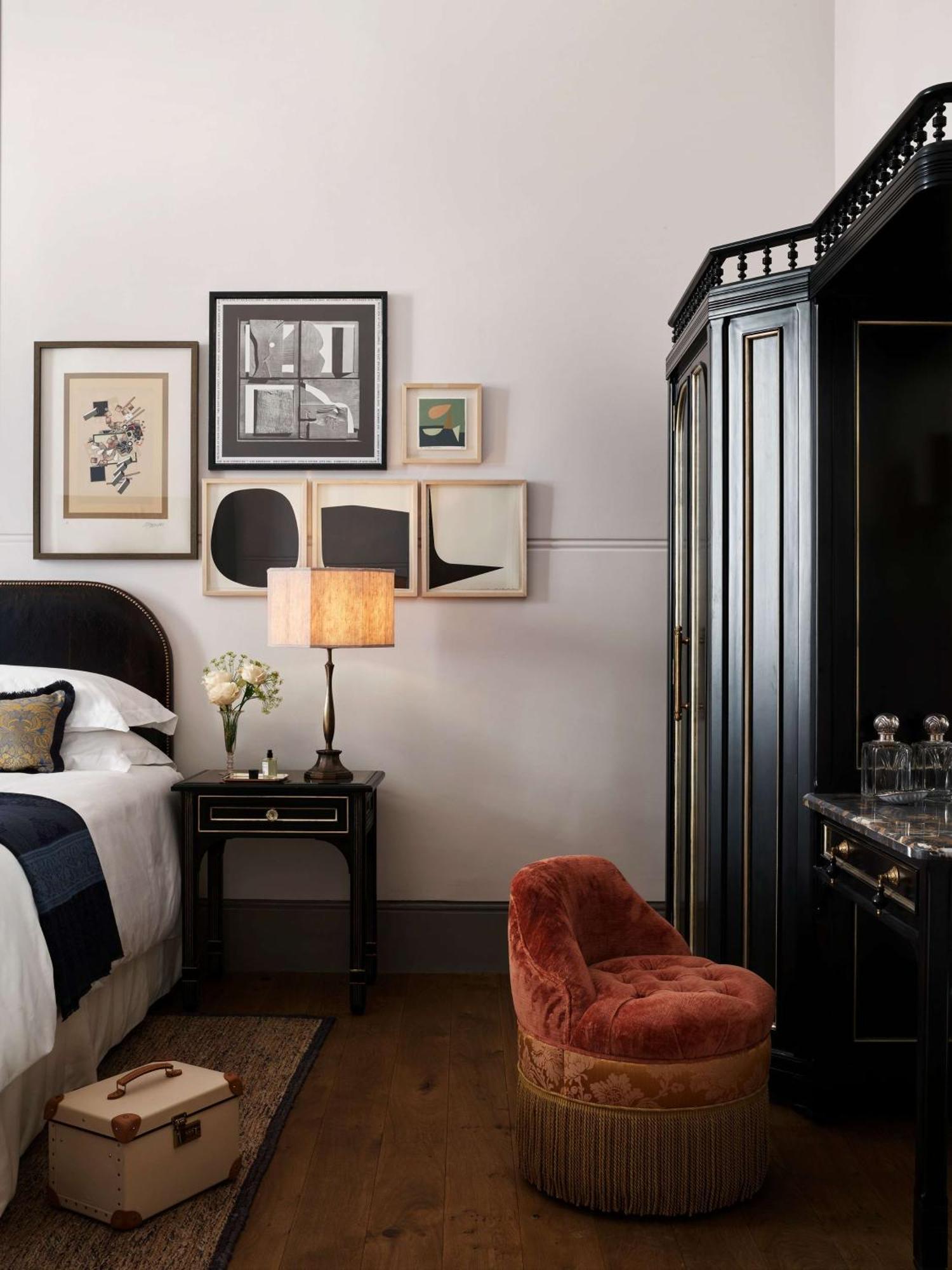 Hotel Nomad Londra Esterno foto A bedroom at The Ivy Hotel